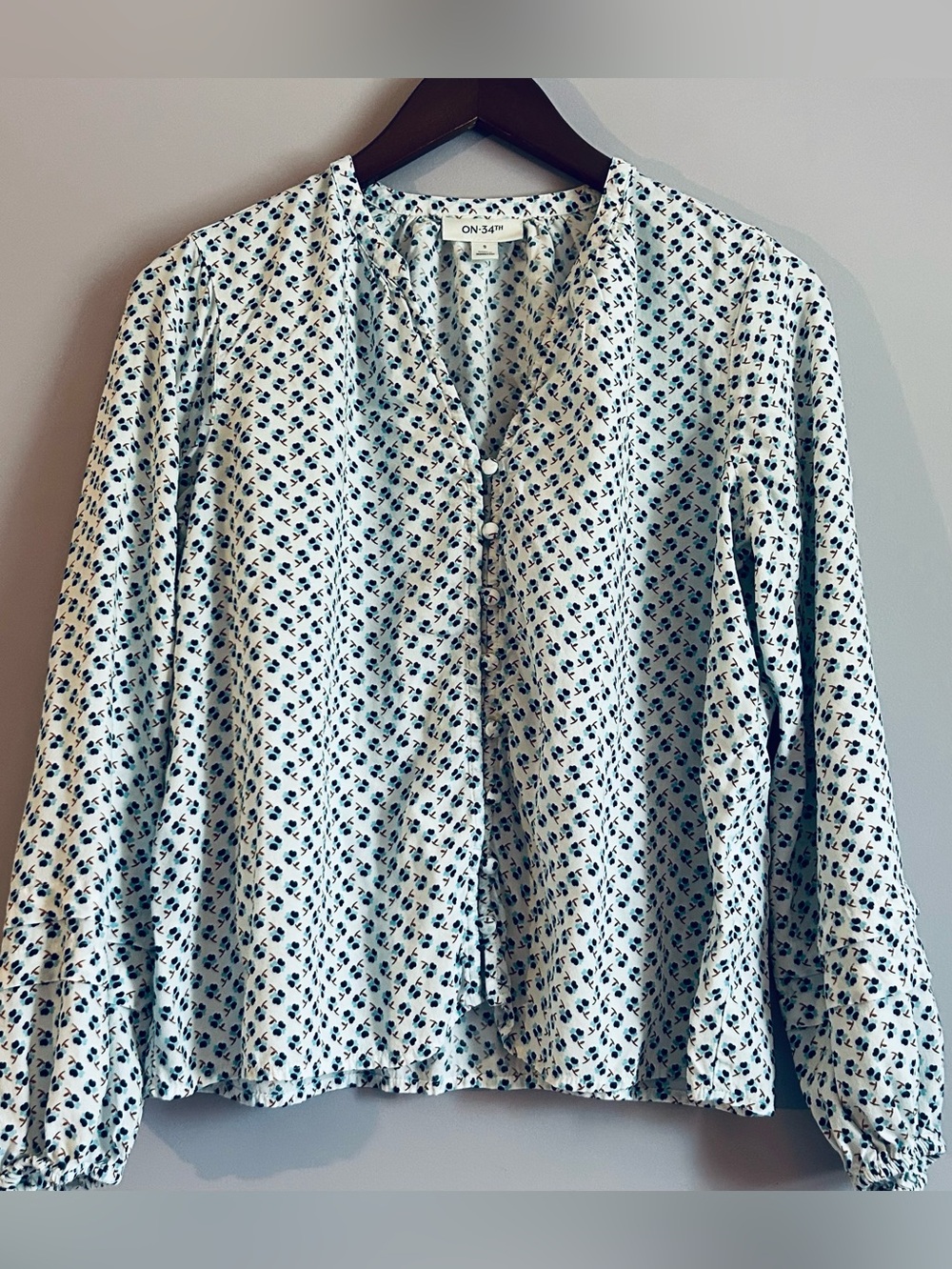 ON 34th Floral Print Long Sleeve Button Front Blouse Size Small
